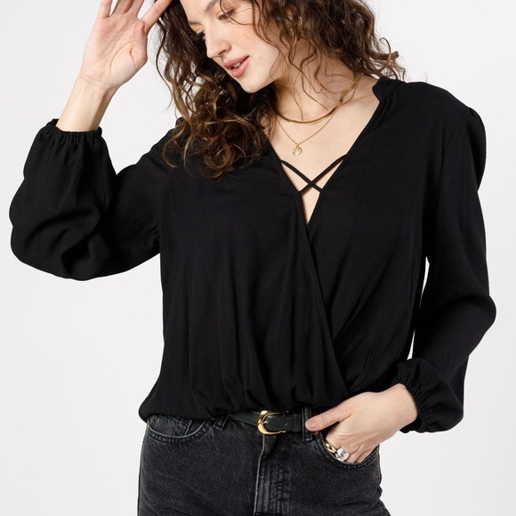 New Band Of The Free Crossover V-Neck Long Sleeve Top Hallie Black Size Medium - Picture 2 of 16